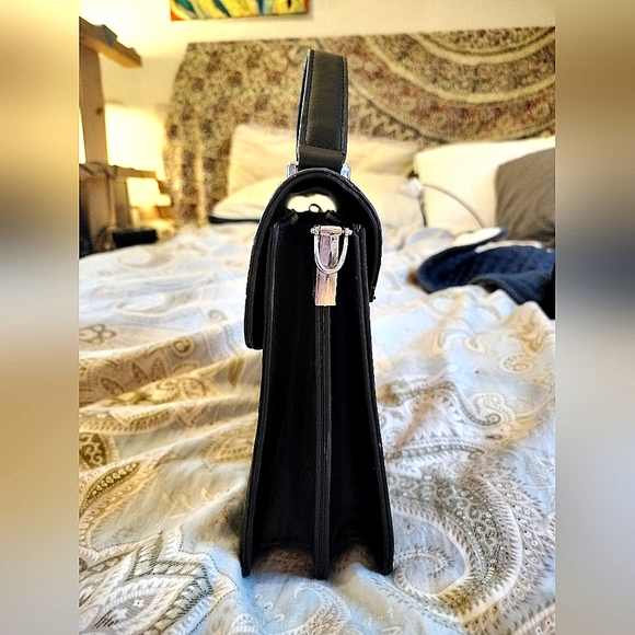 Gator Clutch w/ optional strap - Picture 10 of 11